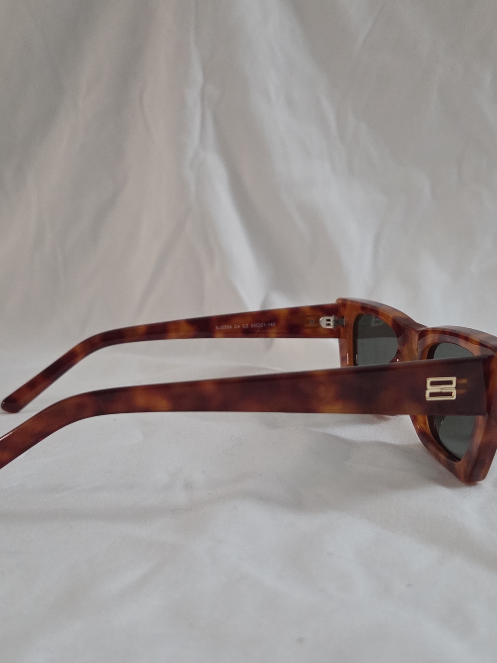 Tortoise Shell Rectangular Sunglasses - Picture 4 of 5